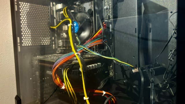 筆者が対戦で使用している自作PC内部(Core i5-8400 / GTX 1660 SUPER)